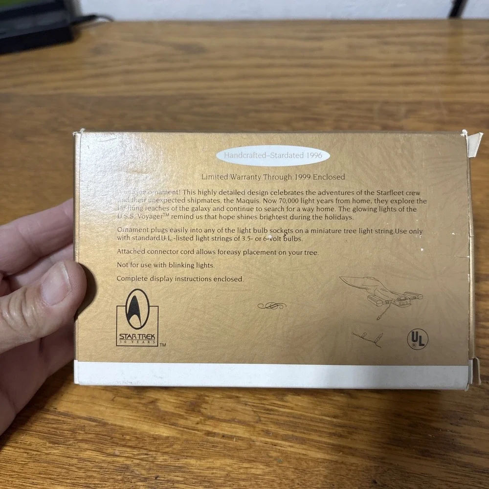 Hallmark Keepsake Ornament U.S.S. Voyager USS Star Trek Ship Magic 1996